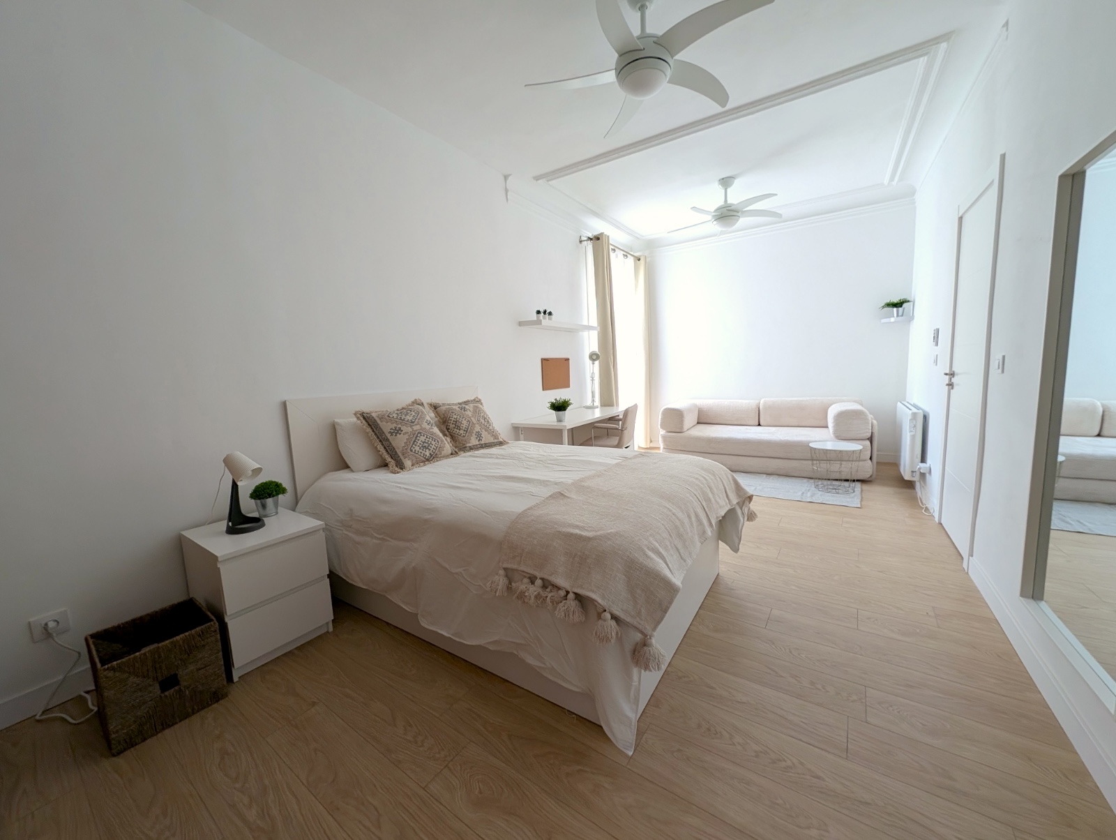 Cama doble / 1.40m x 1.90m / 600€