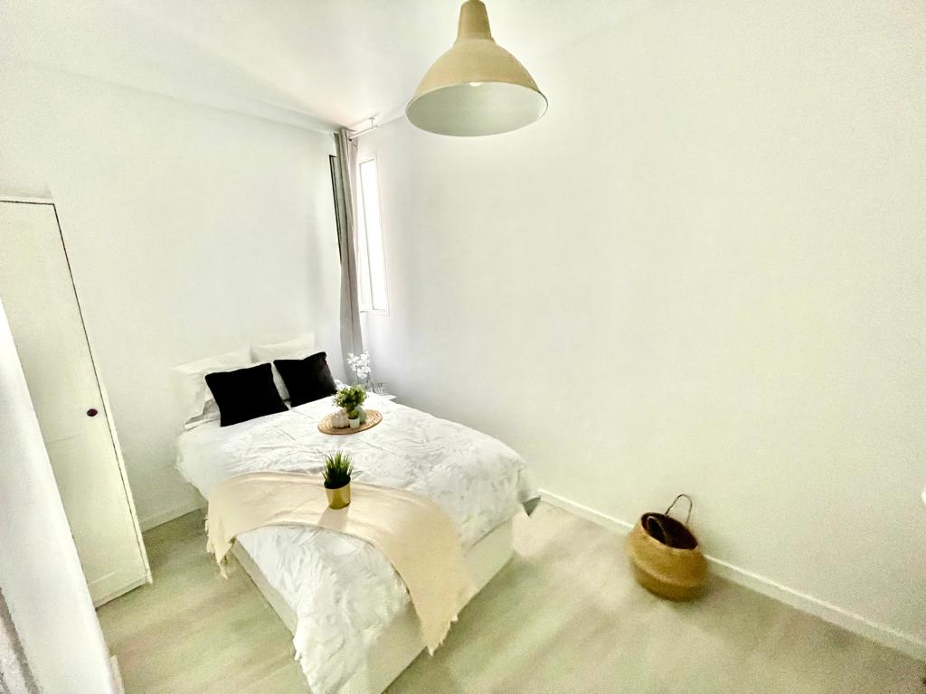 Big single bed / 1.05m x 1.90m / €405