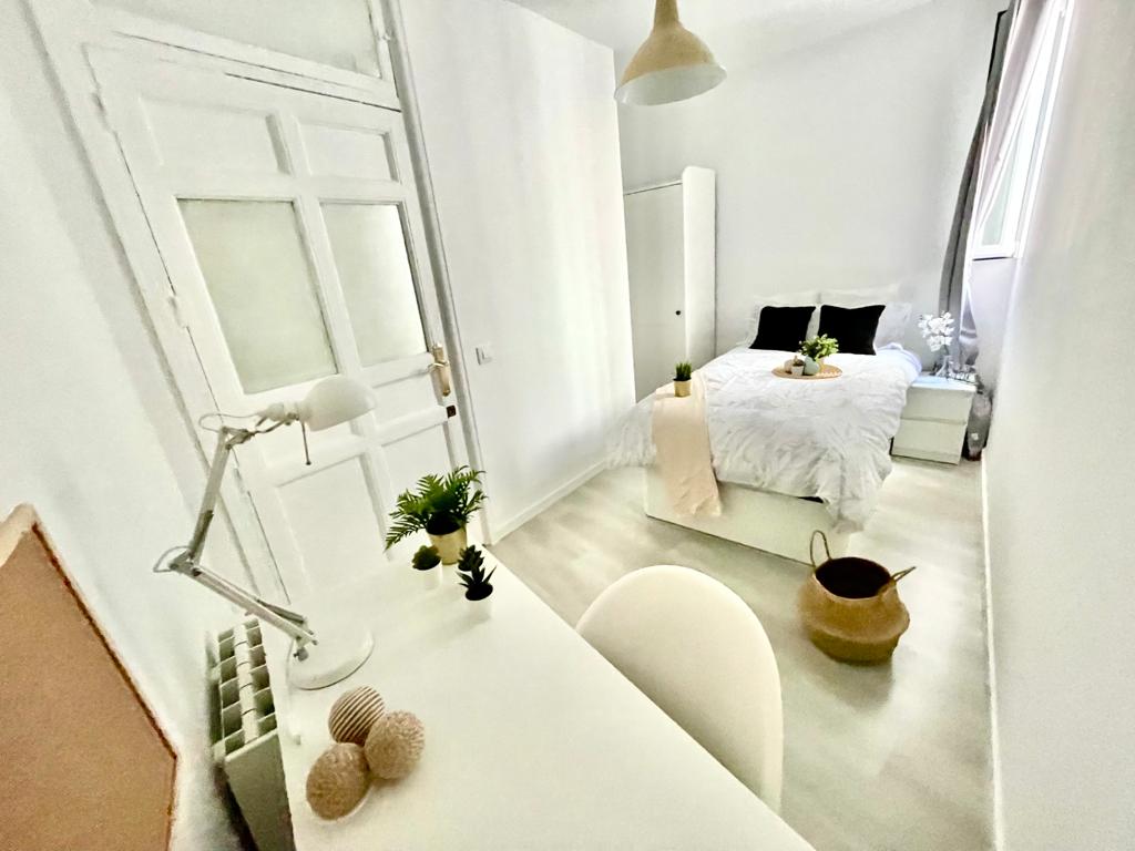 Big single bed / 1.05m x 1.90m / €405